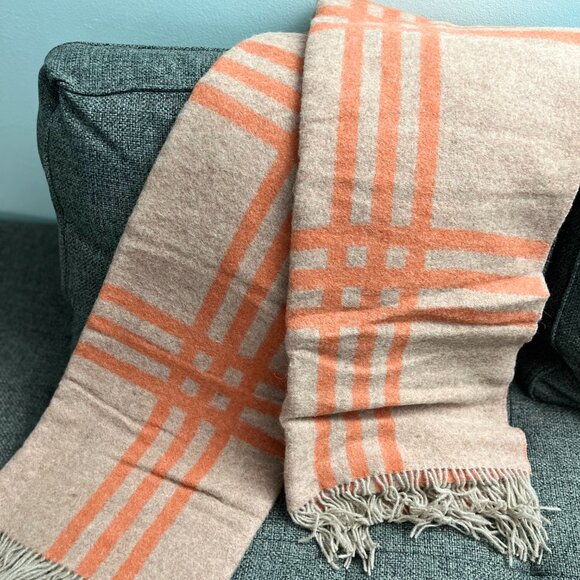 Alicia Adams Alpaca Boulder Throw - Light Taupe/Firecracker - Picture 3 of 6